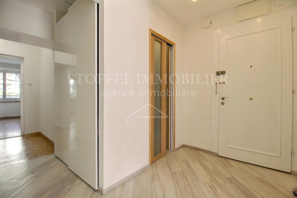Spacious 4.5 room apartment completely renovated with balcony