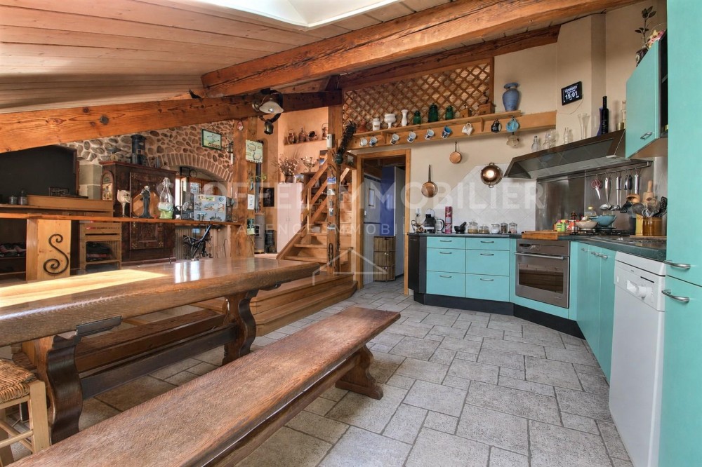 Maison villageoise avec 3 appartements - Exclusivité